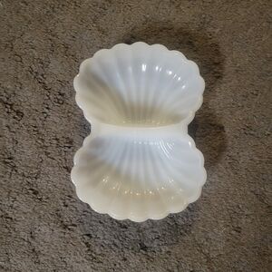 Avon White Double Shell-Shaped Dish